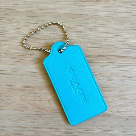 Keychain COACH Limited Edition Bag Charm Logo Gold Chain Hawaii Stamp
Large Size - Picture 2 of 6